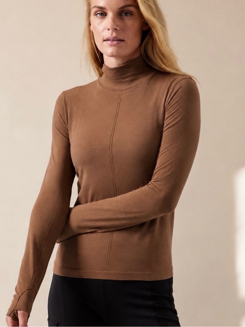 Athleta Ascent Seamless Merino Wool Blend Turtle Neck in Rustic Beige Medium